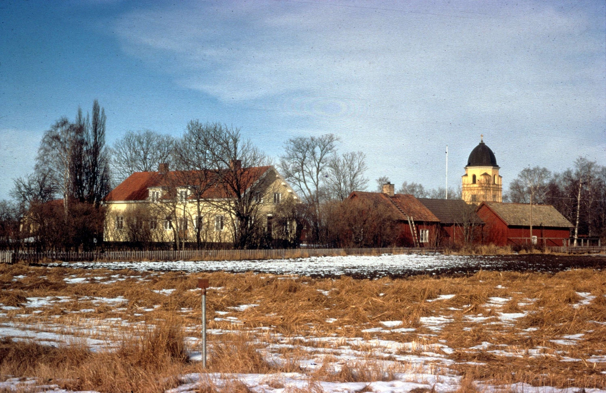 Hållnäs prästgård och kyrka, Hållnäs socken, Uppland mars 1975 ...