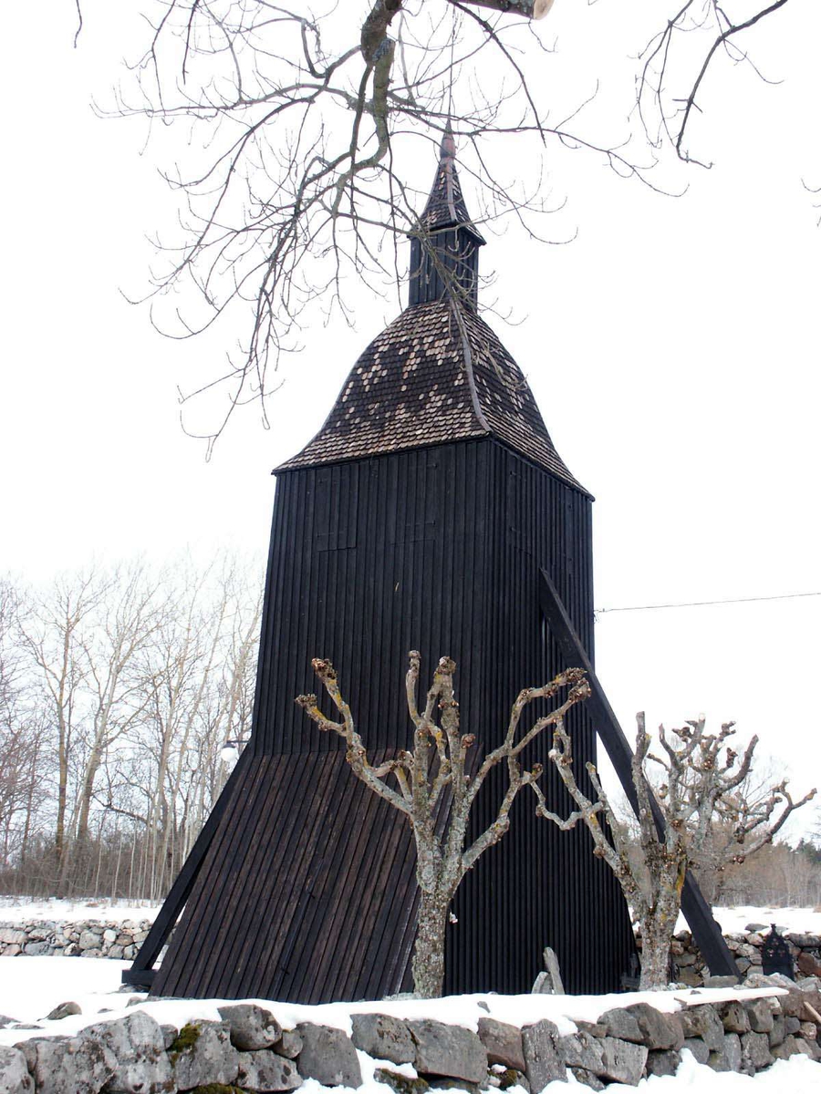 Klockstapeln vid Kungs-Husby kyrka, Kungs-Husby socken, Uppland 2005