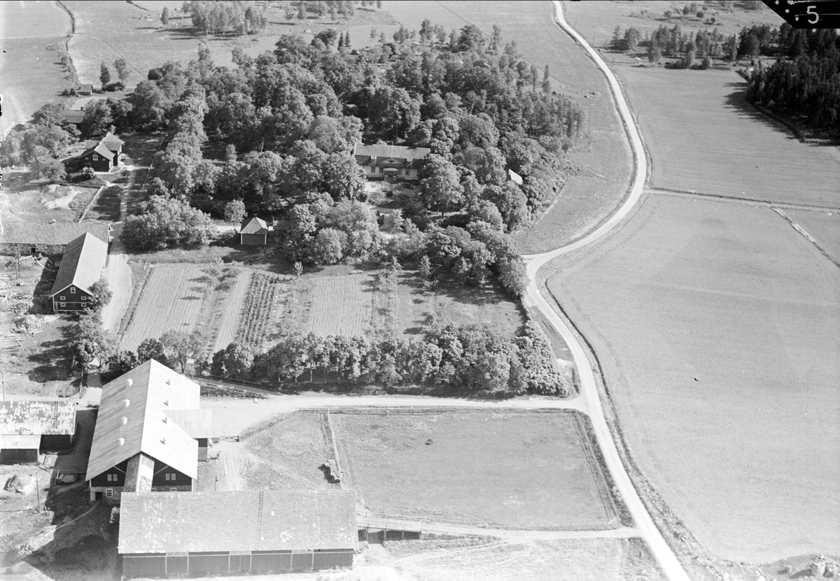 Flygfoto över Lundby, Tillinge socken, Uppland 1936