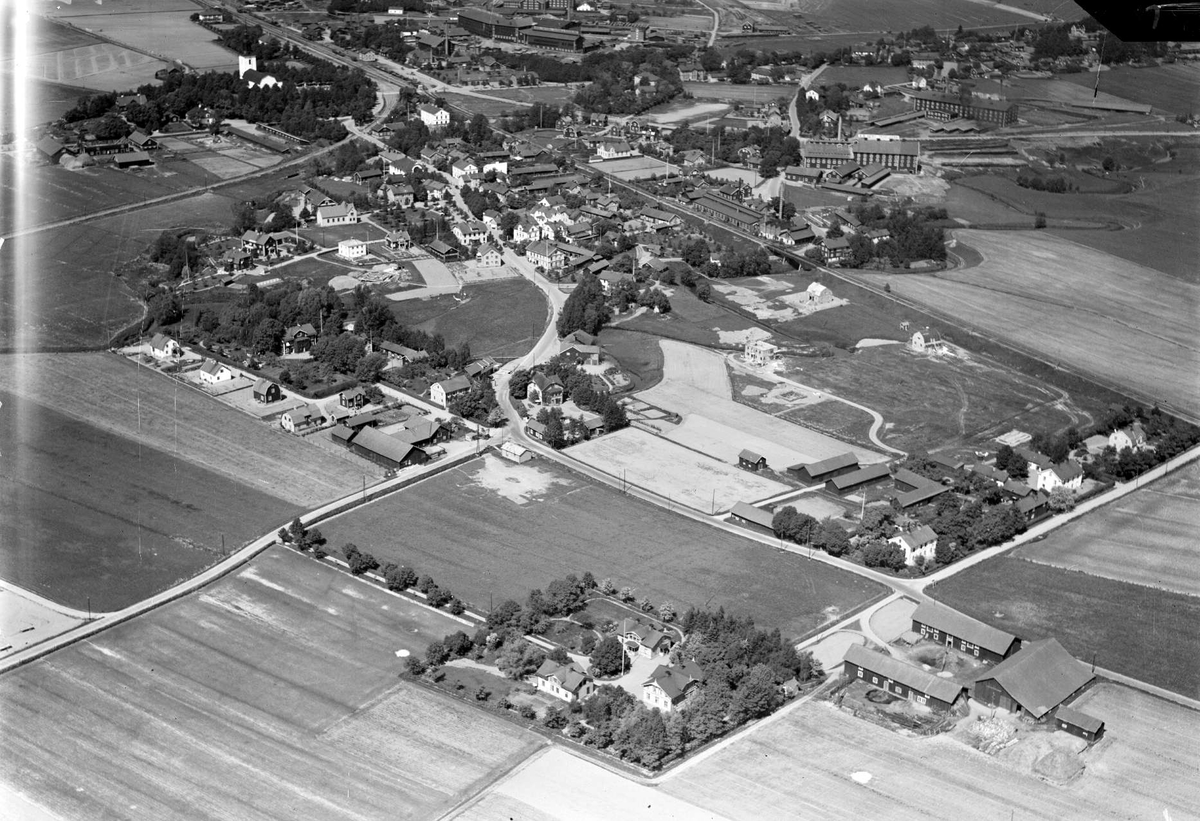 Flygfoto över Heby, Västerlövsta socken, Uppland 1936