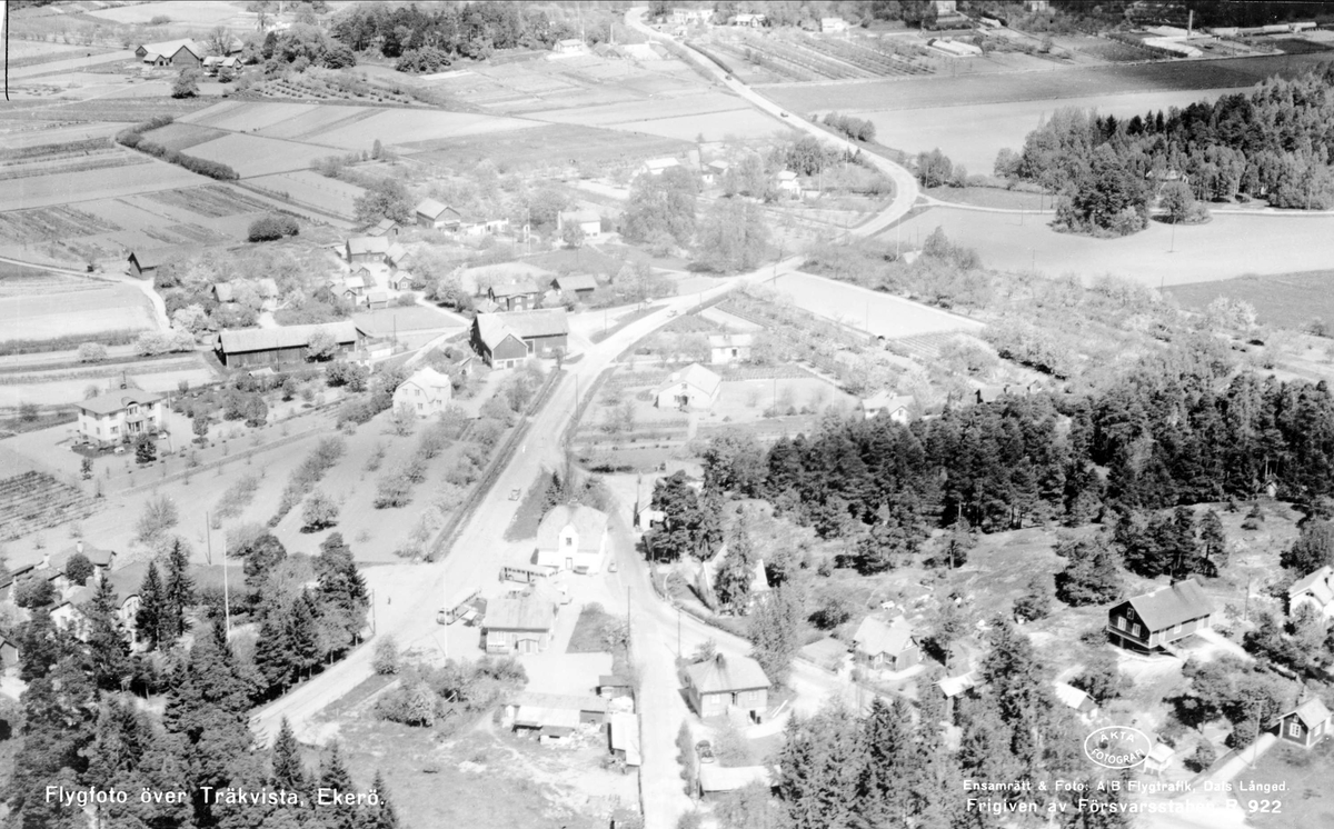 Flygfoto över Träkvista, Ekerö socken, Uppland 1955