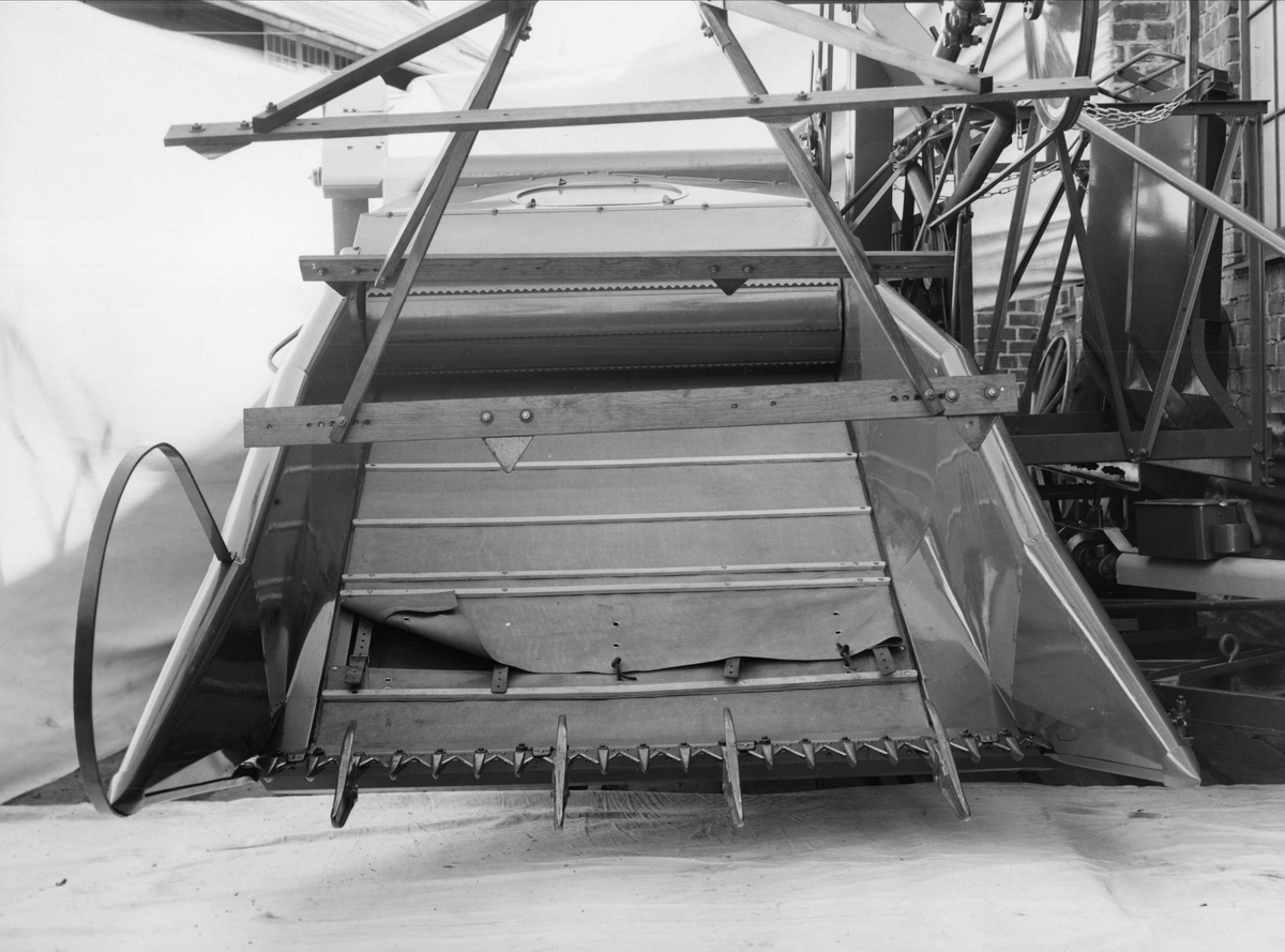 Detalj av skördetröska av märket Aktiv tillverkad vid AB Westeråsmaskiner, Morgongåva 1950