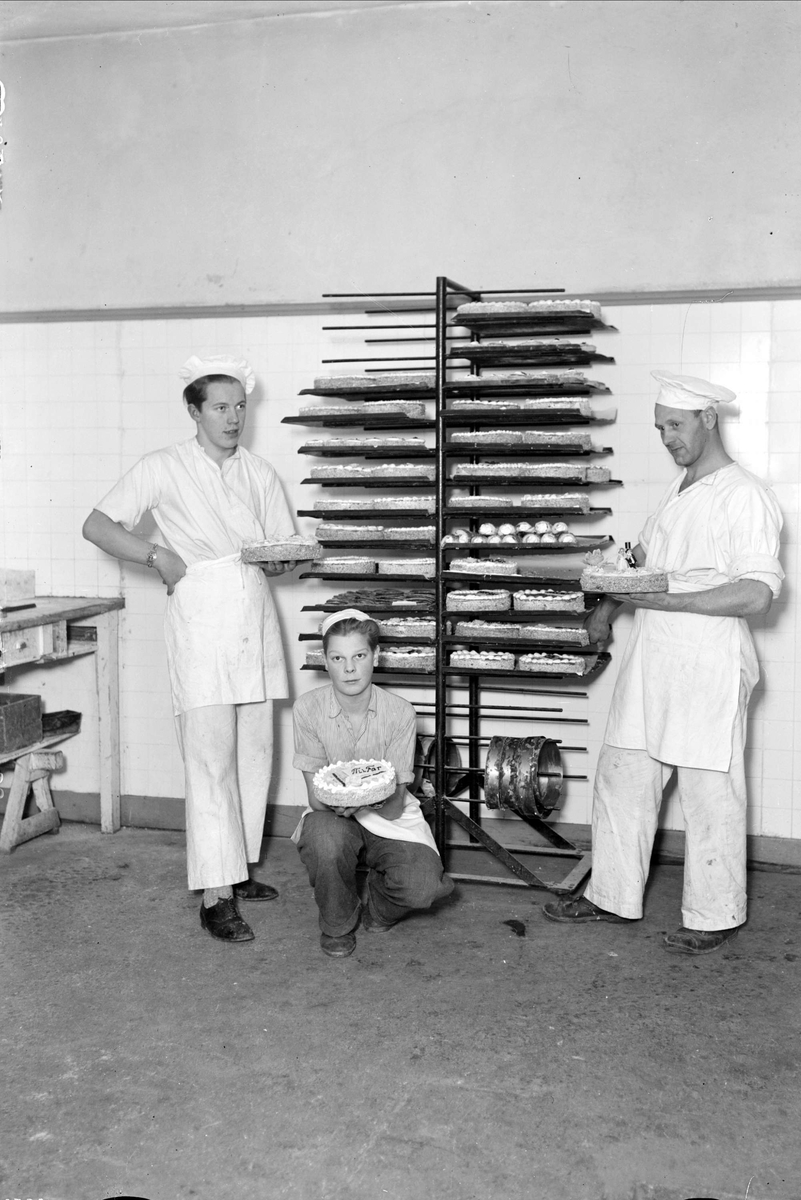 Bagare i Alunda bageri 1944 - Volgert Hydling, Stig Eriksson och Evert Söderberg