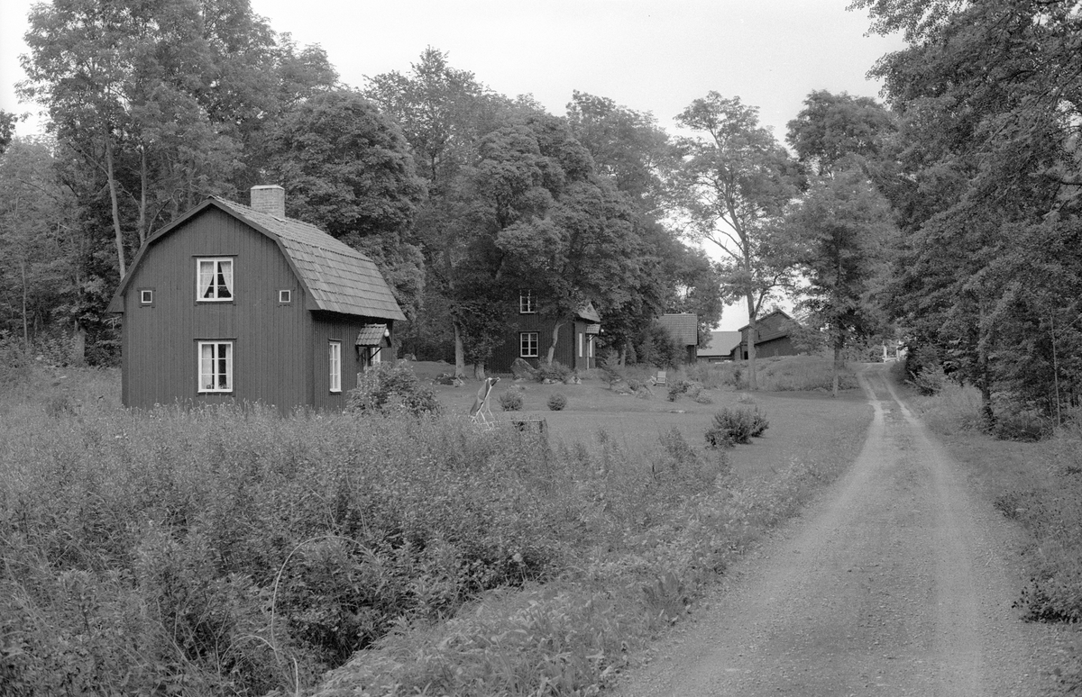 Bostadshus, Vallhov 2:1, Vallhov, Jumkil socken, Uppland 1983