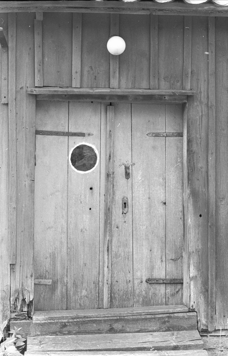 Dörr till före detta bostadshus, Edeby 1:1, Edeby, Danmarks socken, Uppland 1977