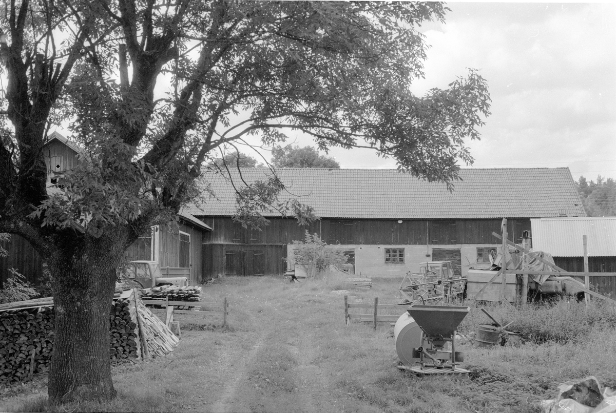 Vy över  Skäringby 2:2, Skäringby, Knutby socken, Uppland 1987