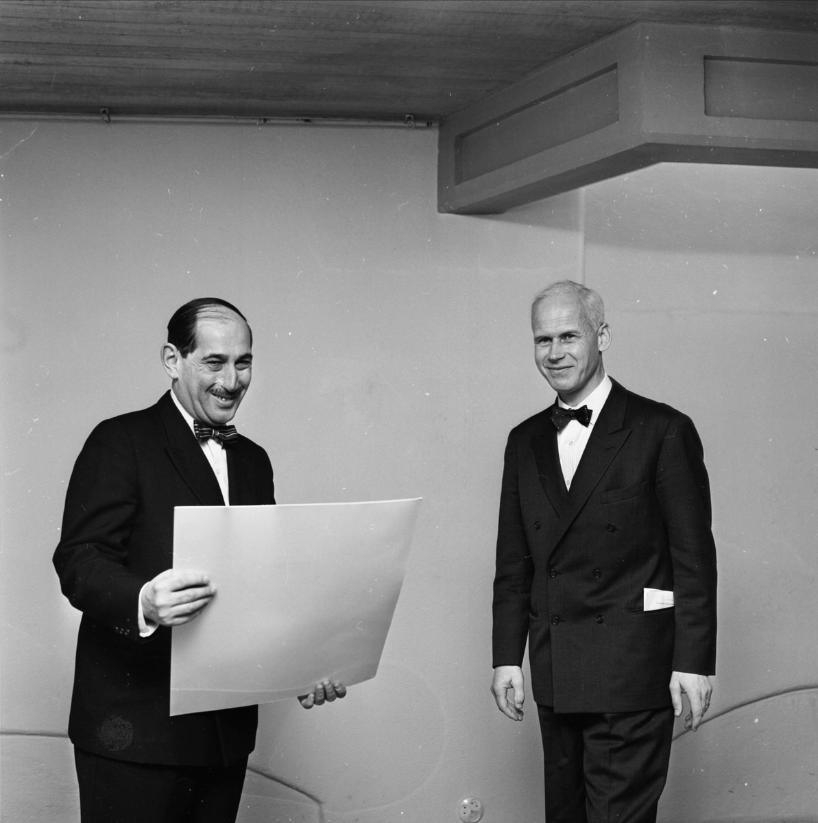 "Upplandsmuseet visar rörligt tidningsansikte" - Olof Lagercrantz i Uppsala 1965