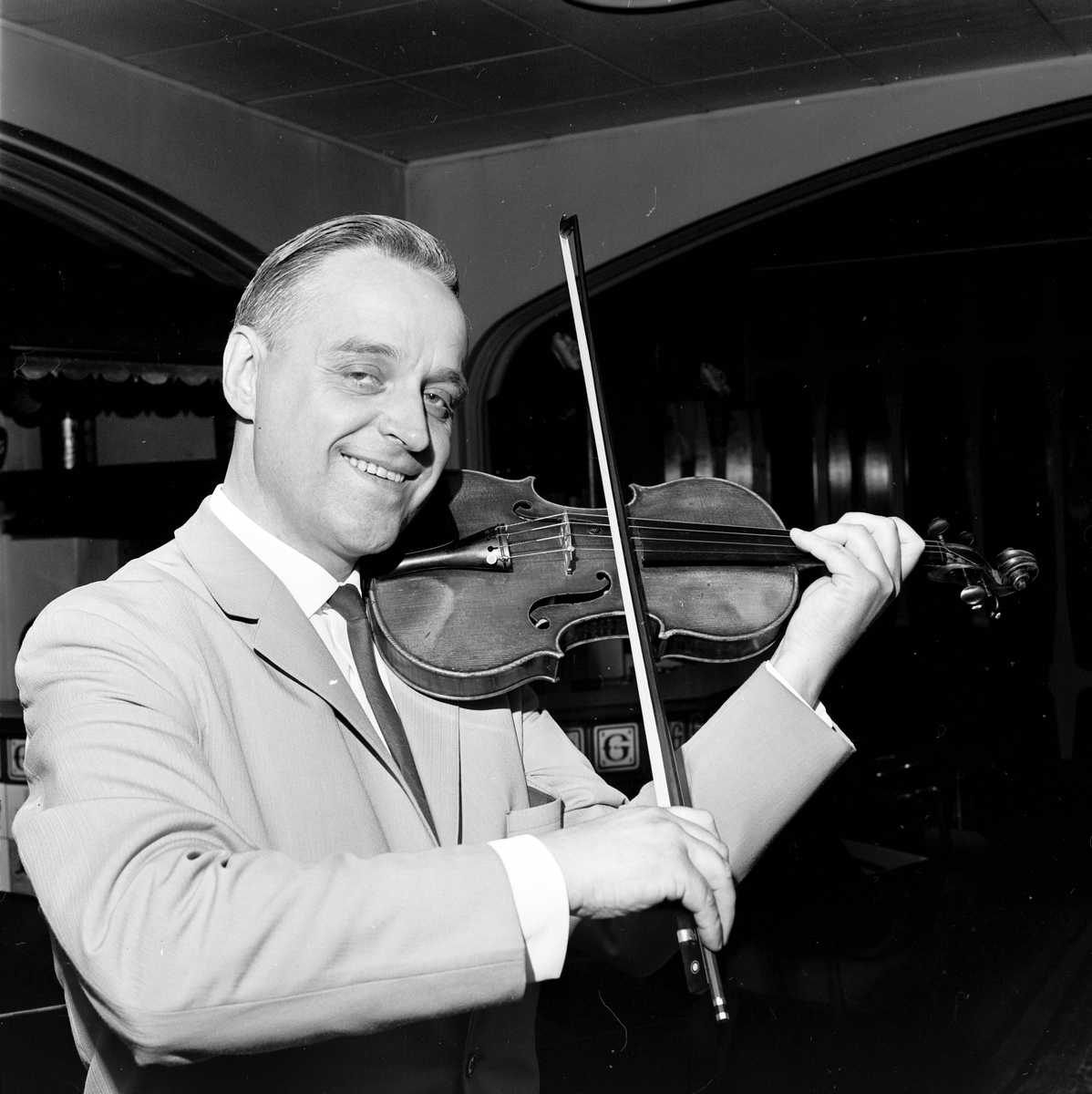 Kapellmästare med fiol, Uppsala maj 1965