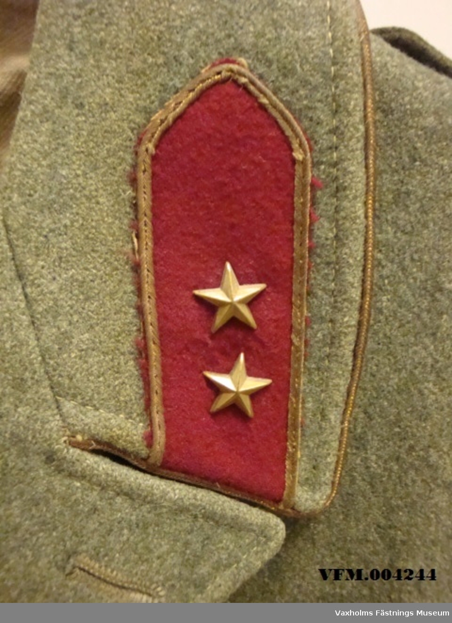 Fältuniform m/42 med löjtnants grad.