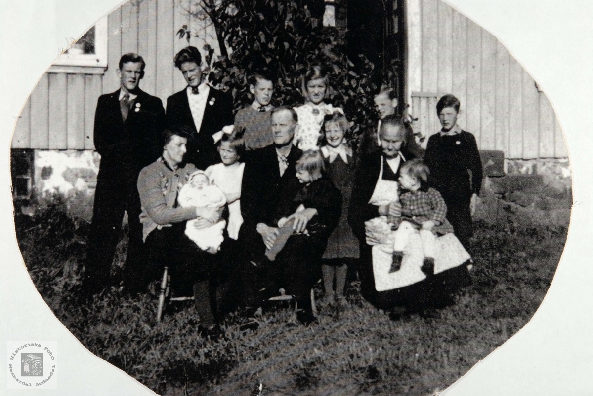 Familien Arnt Larsen Konsmo. Audnedal.