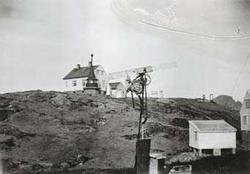 Vindmølle til lading for HV sender på Geita fyr, 1953