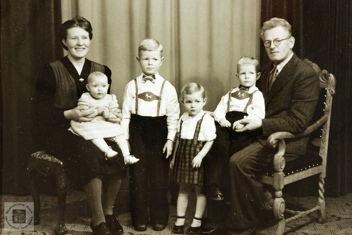 Familiebilde av familien Aurebekk.