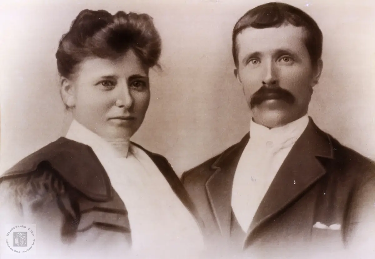 Portrett av ekteparet Ranni og Knud Lislevann. Vegusdal