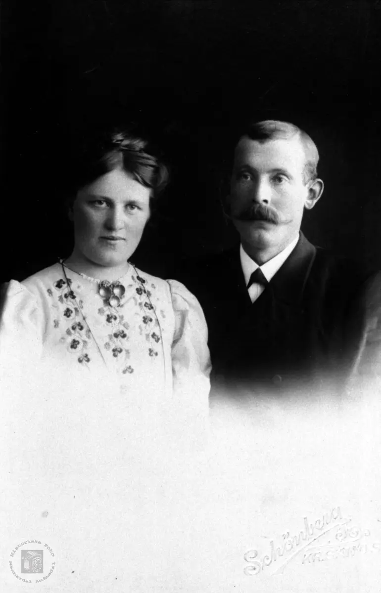 Portrett av ekteparet Martha og Syvert Egelandsaa.