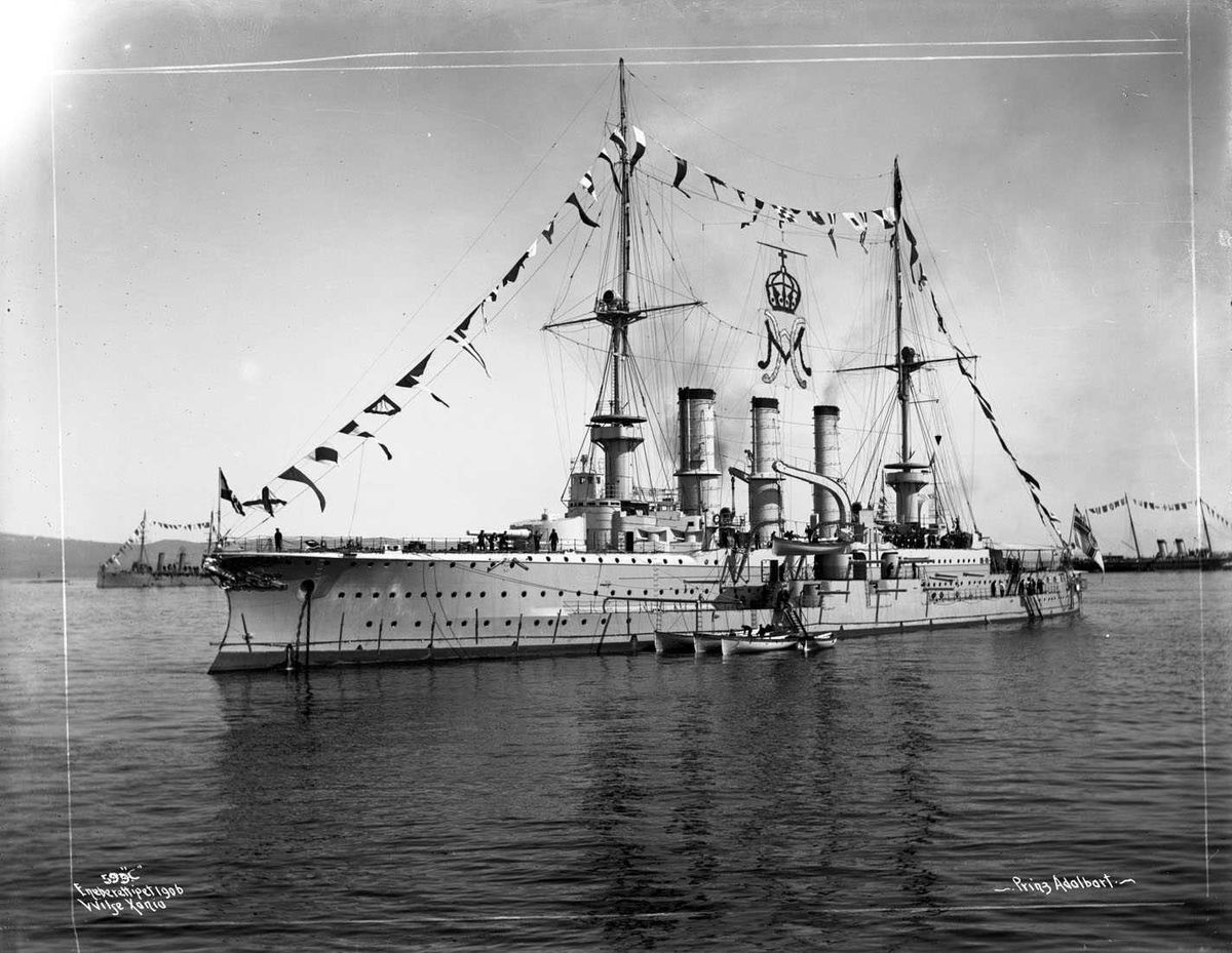 SMS 'Prinz Adalbert' (b. 1904, Kaiserliche Werft Kiel, Kiel), HMS 'Talbot' og 'Polyanaya Zvezda' (Polarstjernen), i Trondhjem i forbindelse med kroningen av Kong Haakon VII.