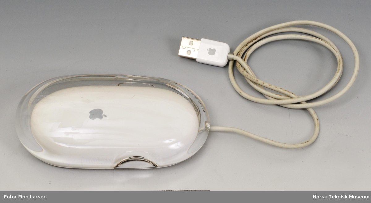 Enhetlig design i blank plast. Med USB ledning.