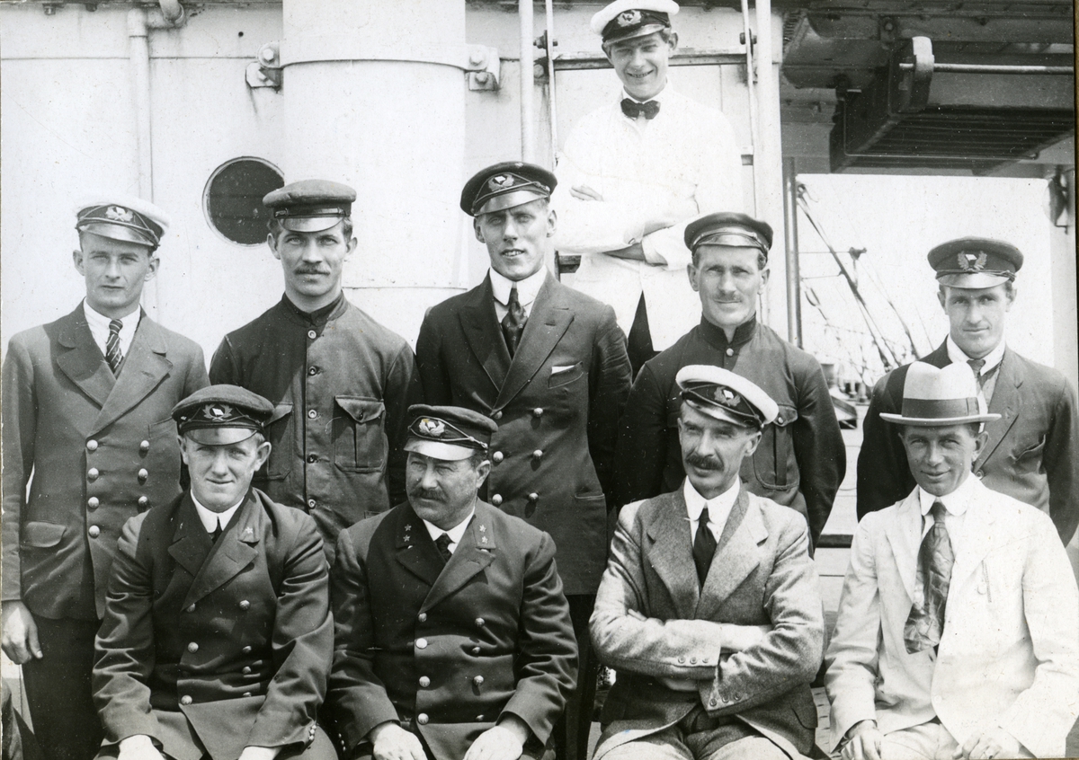 Offiserene ombord i D/S 'Rena'(b. 1911, William Doxford & Sons, Ltd., Sunderland).