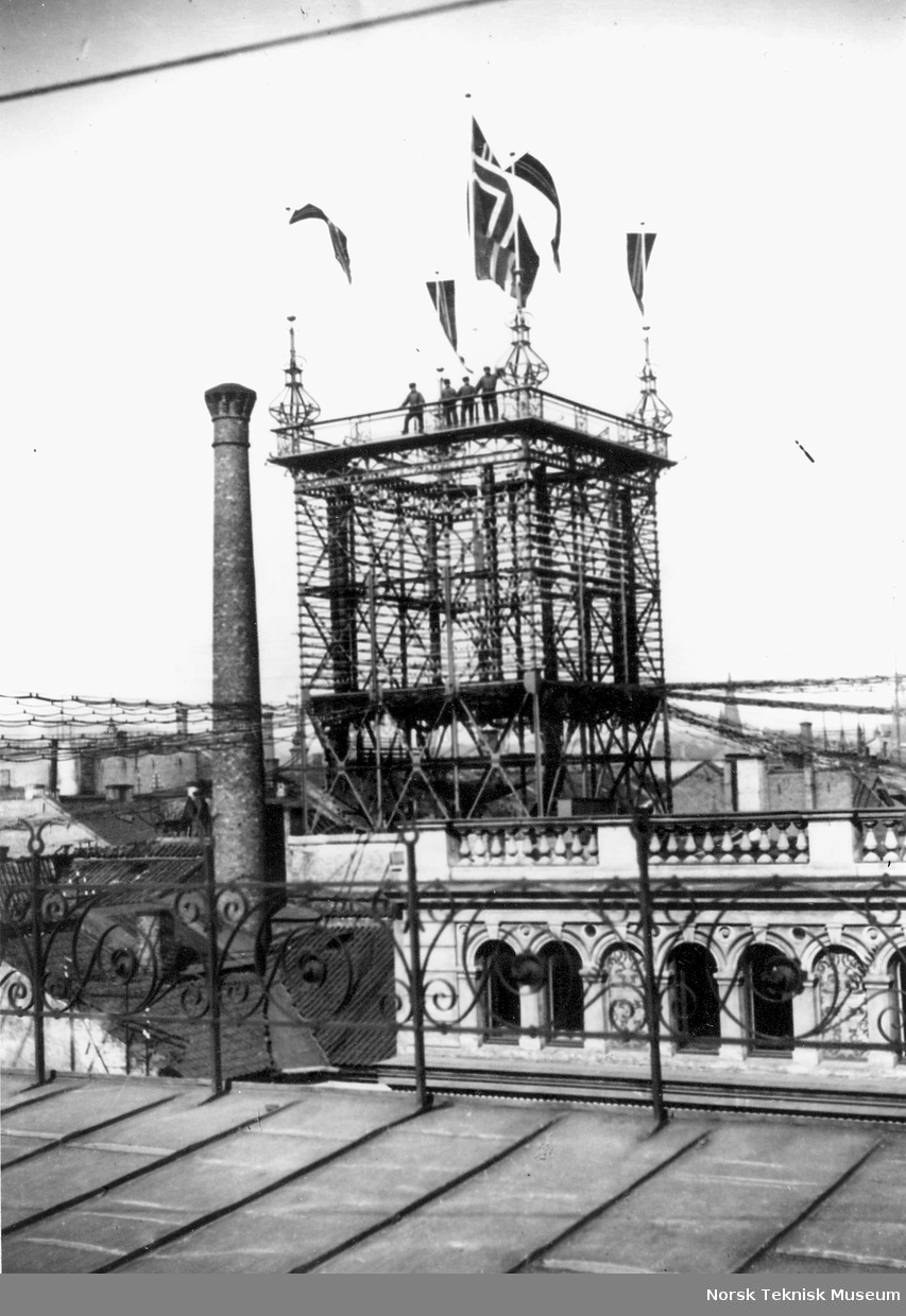 Telefontårnet til Christiania Telefonselskab, Nedre Slottsgt. 12 : tårnet ble revet i 1926
