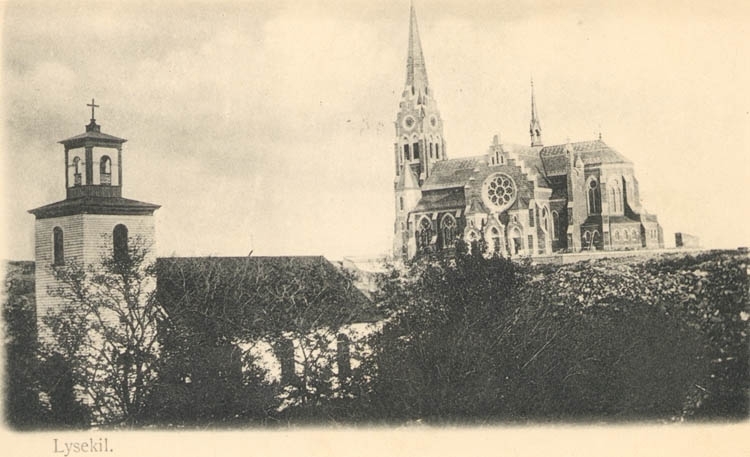 Lysekils gamla och nya kyrka 1901.