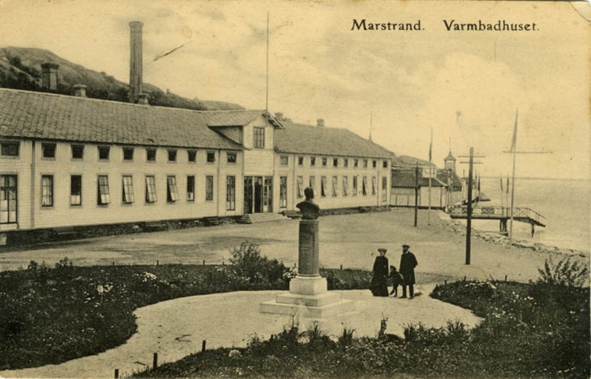 Text på kortet: "Marstrand. Varmbadhuset".