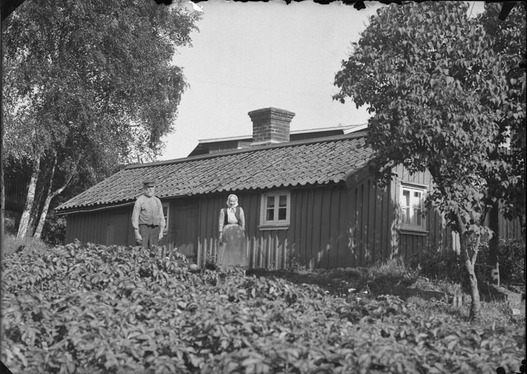 Enligt fotografens anteckningar: "...? Munkedals Gamla Stuga äldsta matservering Rundqvist".