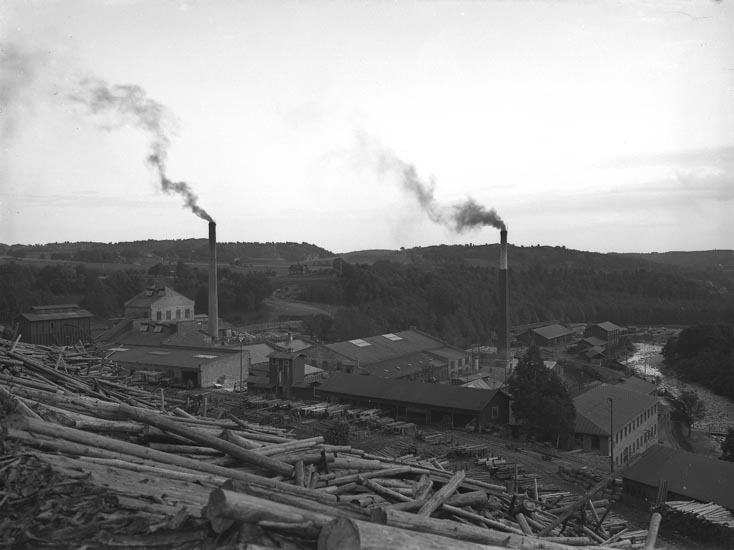 Enligt fotografens noteringar: "Munkedals fabriker troligen omkring 1900 -talet."