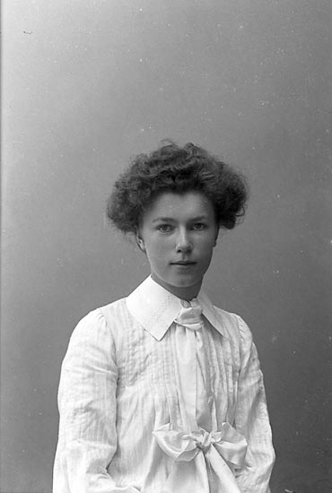 Enligt fotografens journal nr 1 1904-1908: "Pettersson, Augusta, Stenungsund".