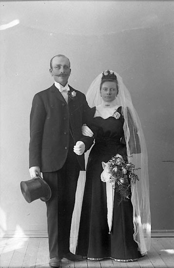 Enligt fotografens journal nr 1 1904-1918: "Johansson Karl, Stenung Stenungsund".