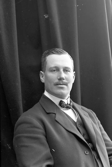 Enligt fotografens journal nr 2 1909-1915: "Österberg, Herr G. Ön".