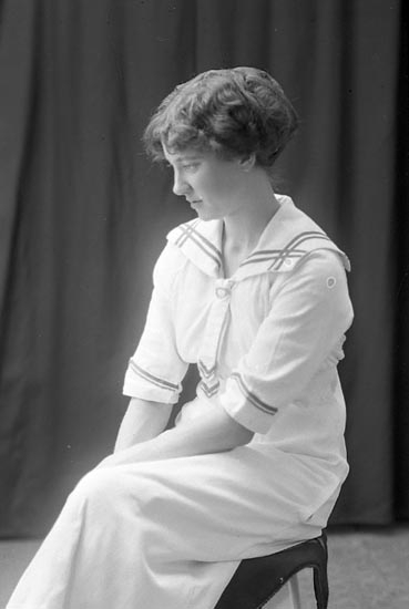 Enligt fotografens journal Lyckorna 1909-1918: "Grankvist, Fr. Ester Lyckorna".