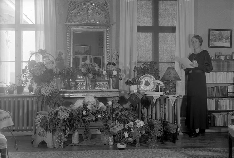 Enligt fotografens journal nr 6 1930-1943: "Amundsson, Fr. Ruth Jordhammar Ödsmål. 50 år".