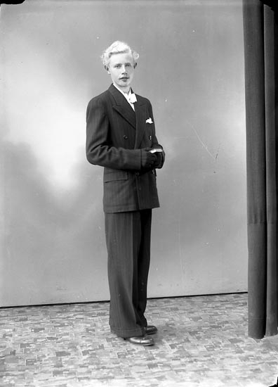 Enligt fotografens journal nr 7 1944-1950: "Olsson, Gunnar Blixeröd Här".