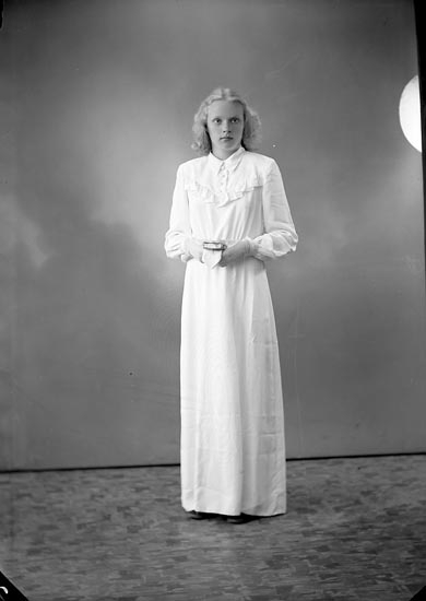 Enligt fotografens journal nr 7 1944-1950: "Johansson, Ann-Britt Apleröd, Ödsmål".