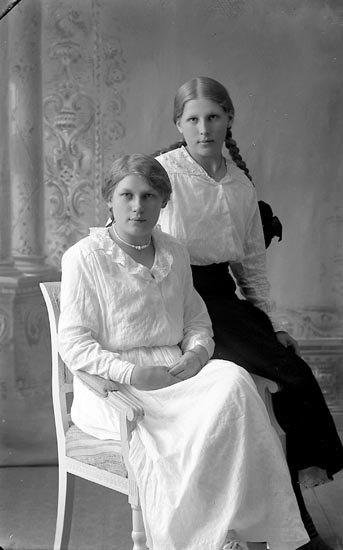 Enligt fotografens journal Lyckorna 1909-1918: "Gustafsson, Fr. Ester Lyckorna".