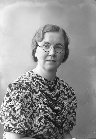 Enligt fotografens journal nr 6 1930-1943: "Johansson, Agnes Fridhem, Här".