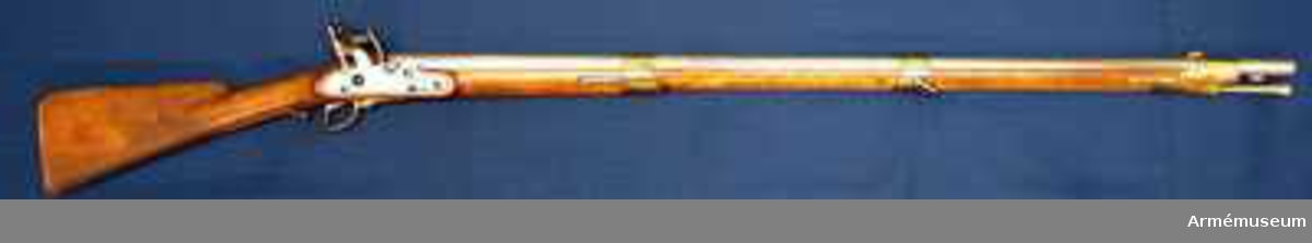 Grupp E II. 
"1815 års första modell".Låsblecket märkt "NT" under kunglig krona.
LITT  Alm: Arméns eldhandvapen, tab. 1:39, fig. 86.