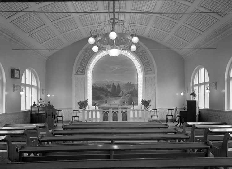 Uppgift enligt fotografen: "Uddevalla. Interiör Emanuels kyrka. Lilla Norrgatan."