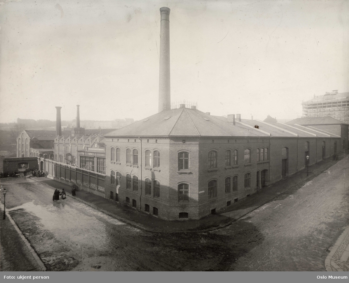 Christiania Seildugsfabrik, fabrikkbygning, gate, mennesker, Foss skole, stillas, byggevirksomhet
