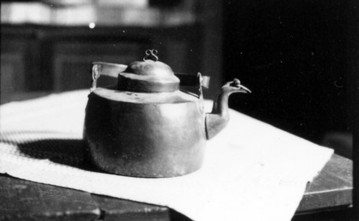 Eftra församling.
Kaffepannor i koppar.
Av museét deponerade föremål till Hallarnas hembygdsgård.