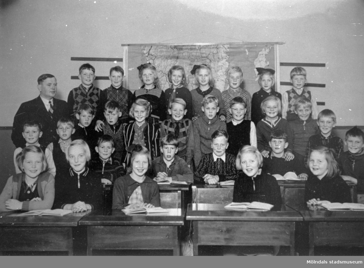 Skolklass från Tolltorpsskolan, i klassrummet. 1930-tal.