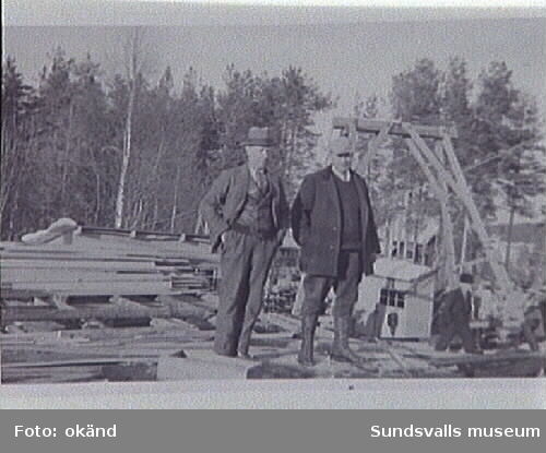 Vid Versteghs Österforse vid Faxälven, Långsele, fanns massafabrik, järnbruk, träsliperi och kraftstation.