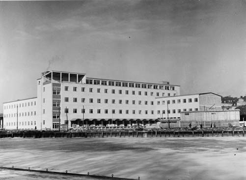 Stockholms bangårdspostkontor, Klara Strand 6, under byggnad. Foton 1945 - 1946.  Färdigbyggt år 1947.  Arkitekt Lars Erik Lallerstedt.  Foto 1945.