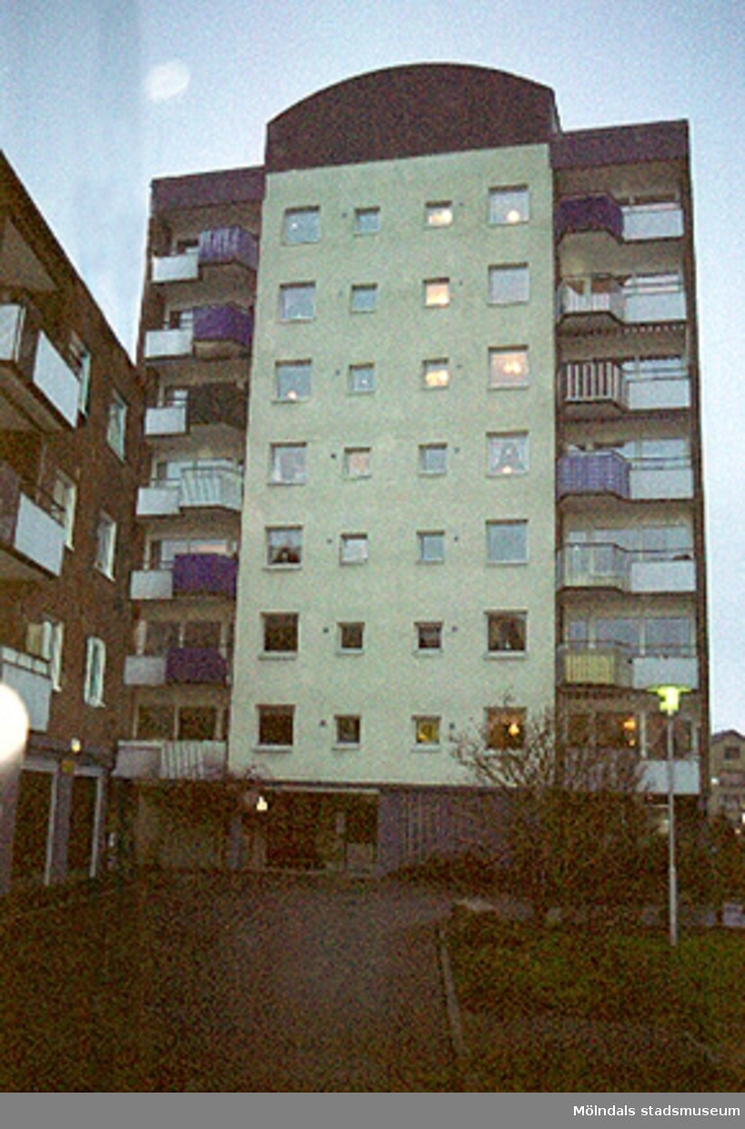 Byggnadsdokumentation år 2002 av balkonger på 
Hagåkersgatan, Leopold 3.