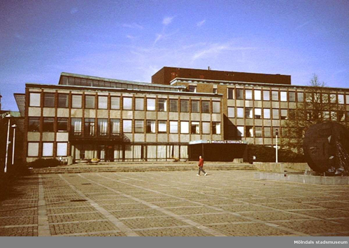 Mölndals stadshus, maj 1994. Relaterade motiv: 2003_0438 - 0439.