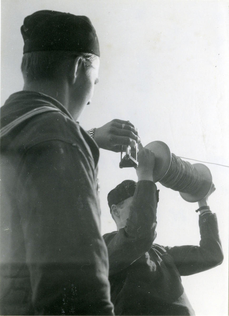 Loggning ombord på skolfartyget Gladan, sommaren 1948.