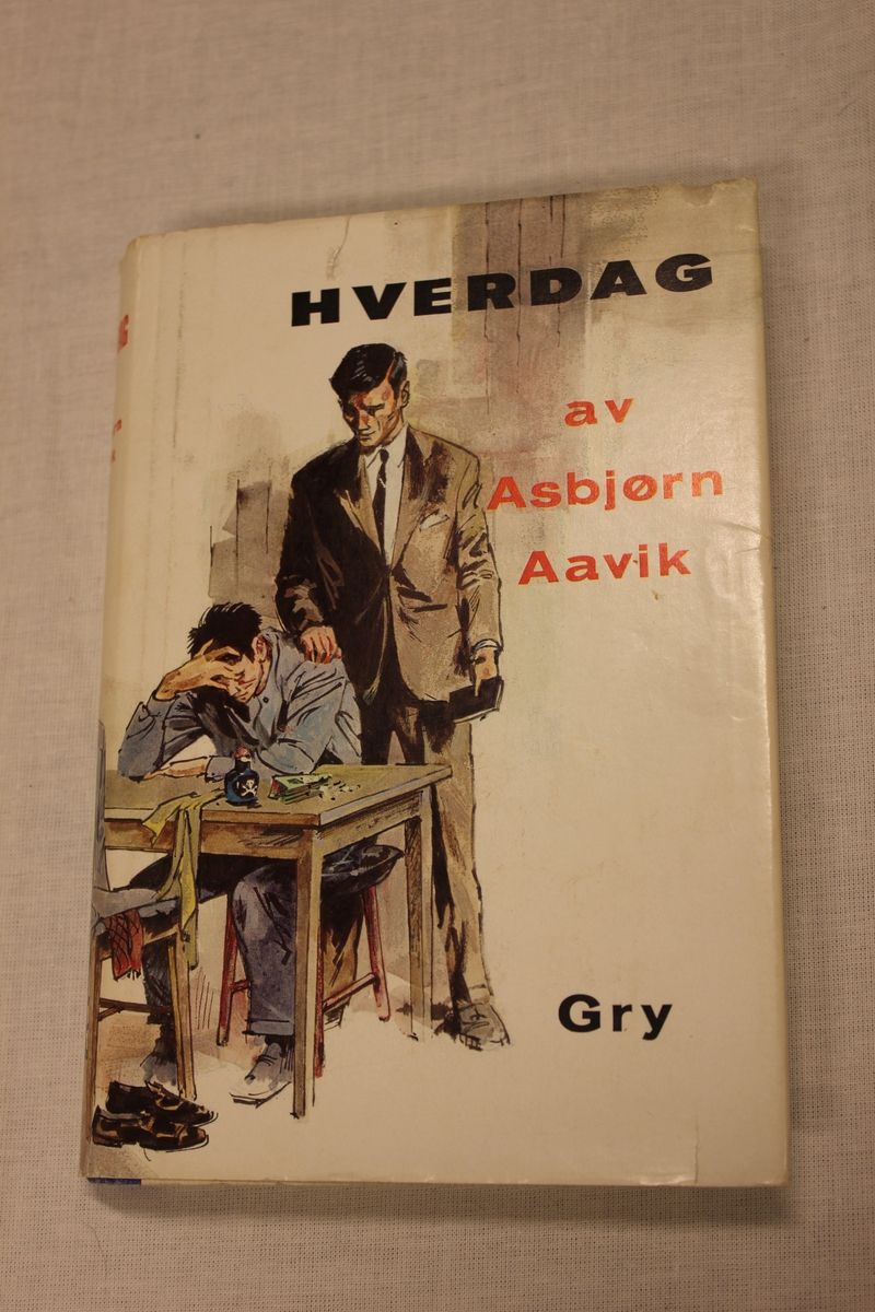 Tittel "HVERDAG". Utgitt av Gry Forlag A/S, Oslo. Omslagstegning av Gunnar Bratlie. Trykket på Anderssens trykkeri, Larvik 1968.