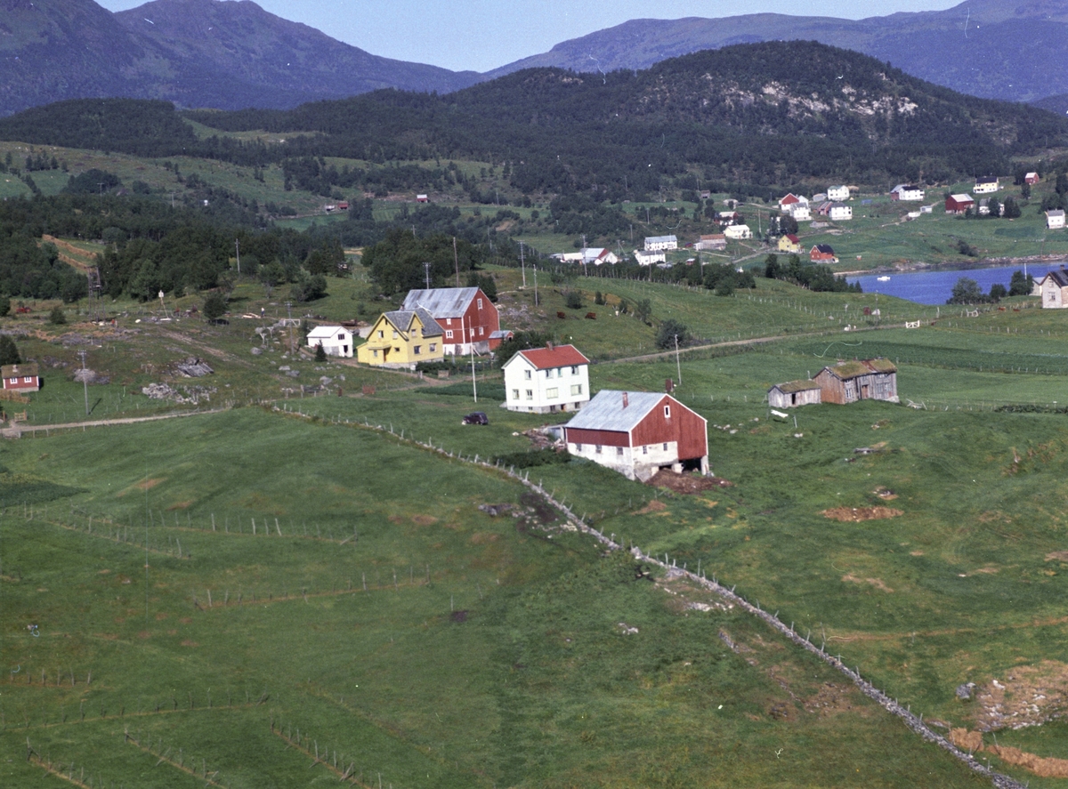 Flyfoto av Voldstad.