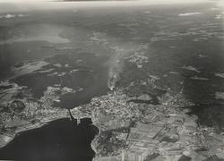 Oversiktsbilde av Moss sentrum, Jeløya med omegn. Flyfoto ca