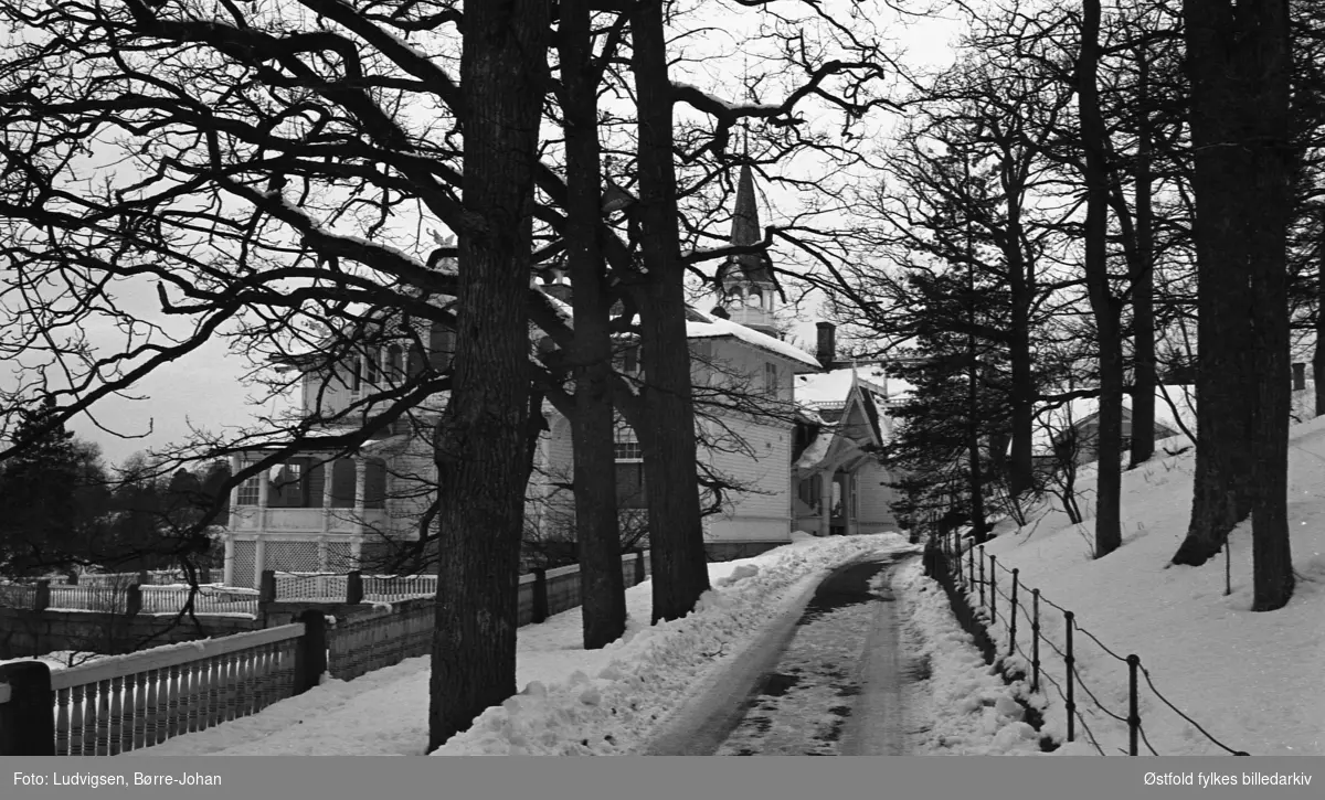 Villa Ekheim, tårn, vinter, trær, snø, oppkjørsel, gjerde,, 