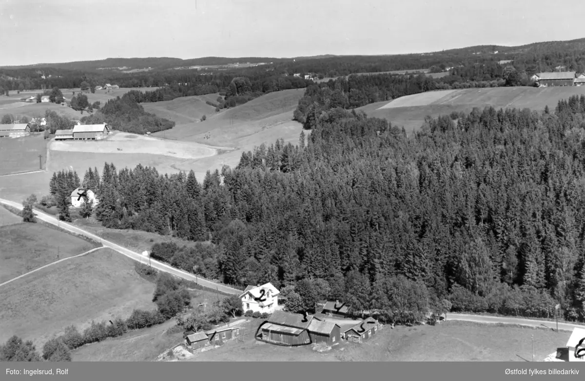 Gården Salerud i Eidsberg, flyfoto 26. juni 1956.